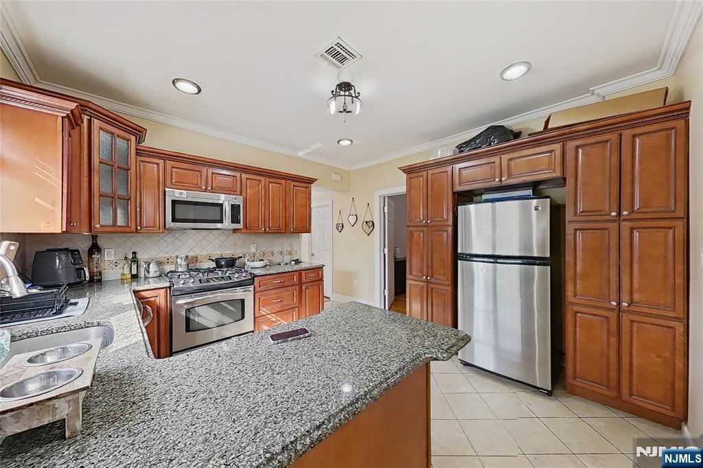 80 Newark Avenue, Paterson, NJ, 07503