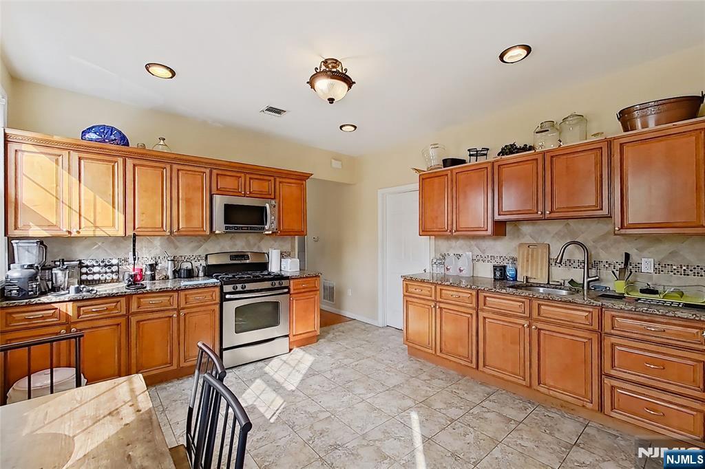 80 Newark Avenue, Paterson, NJ, 07503