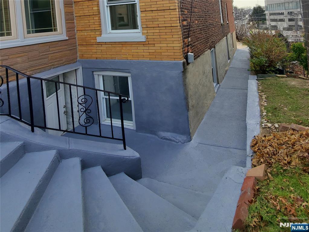 244 Lincoln Avenue - Photo 4