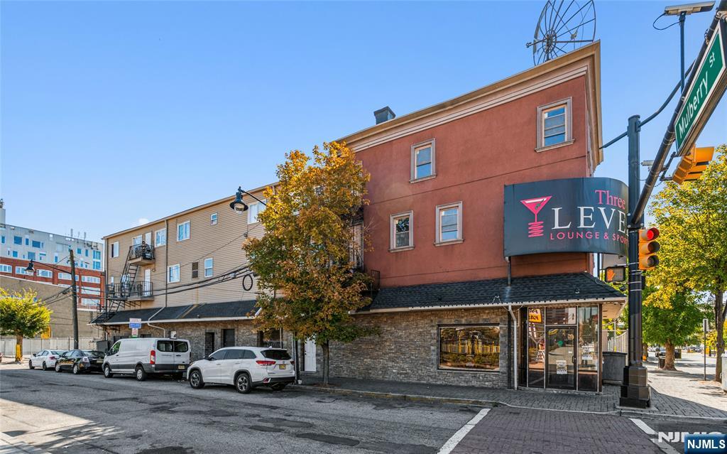 218 Mulberry Street - Photo 2
