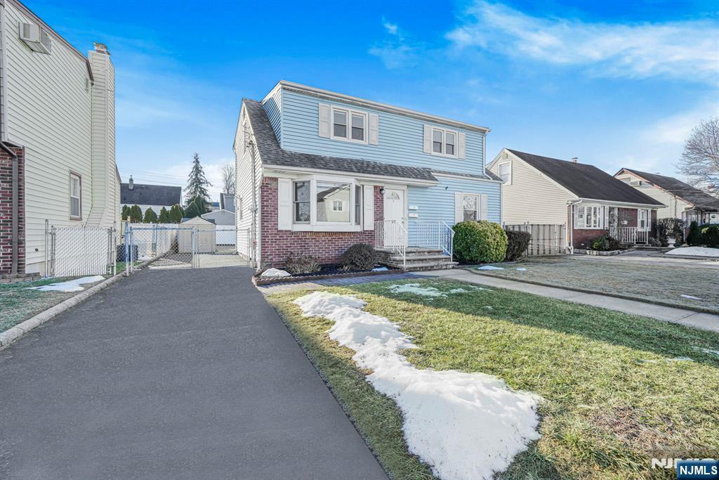 Homes for sale in Elmwood Park, NJ | 22 Falmouth Ave, Elmwood Park, NJ 07407 | MLS# 26001416