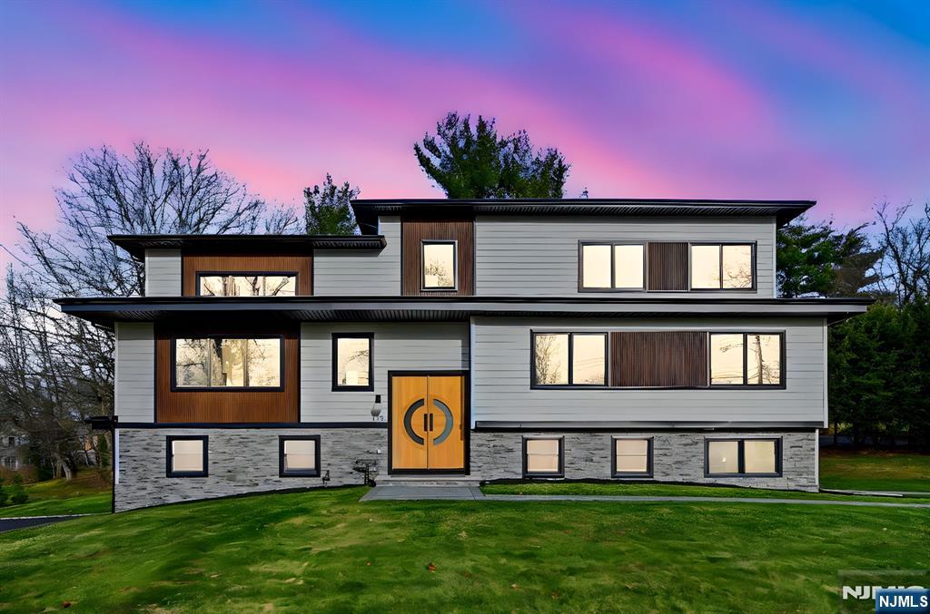 $3,888,000 Contemporary