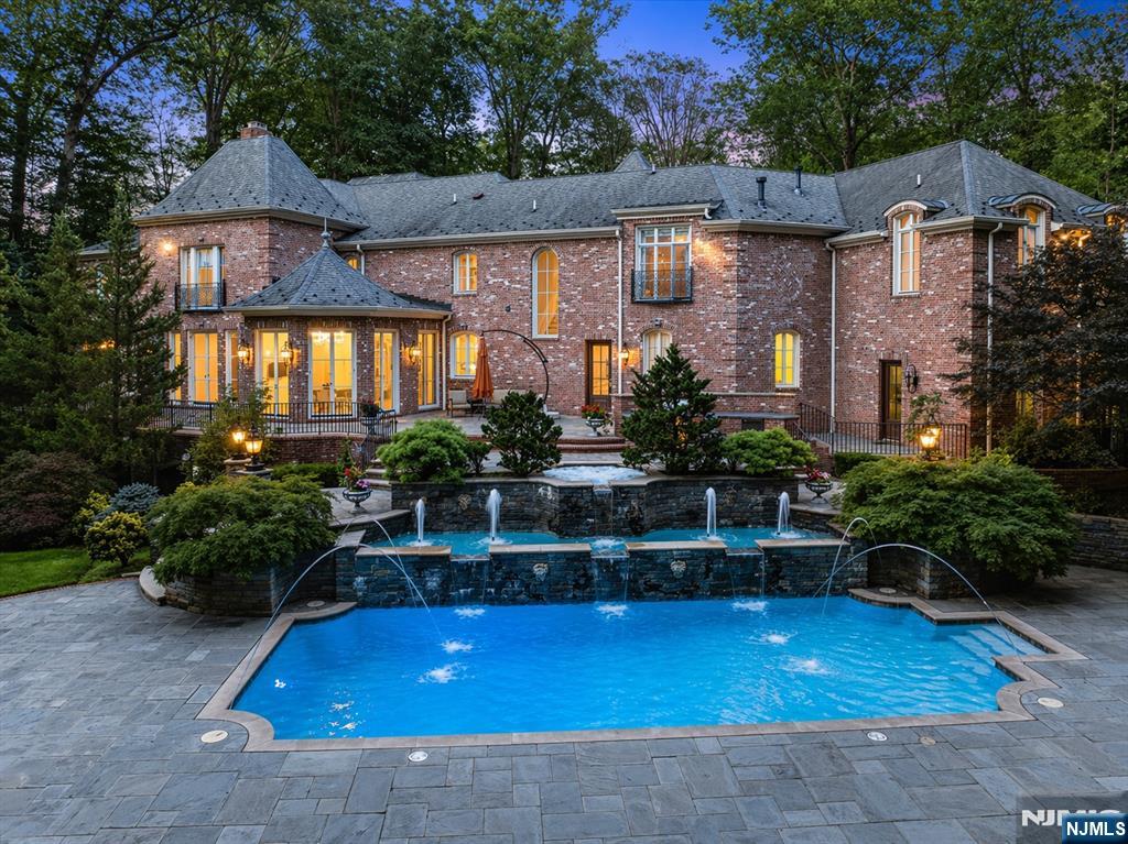 47 Fox Hedge Road - Photo 2