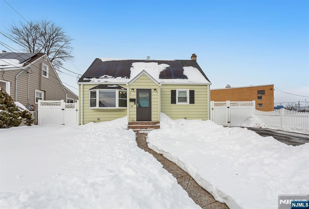 Homes for sale in Elmwood Park, NJ | 127 Tuella Ave, Elmwood Park, NJ 07407 | MLS# 26001513