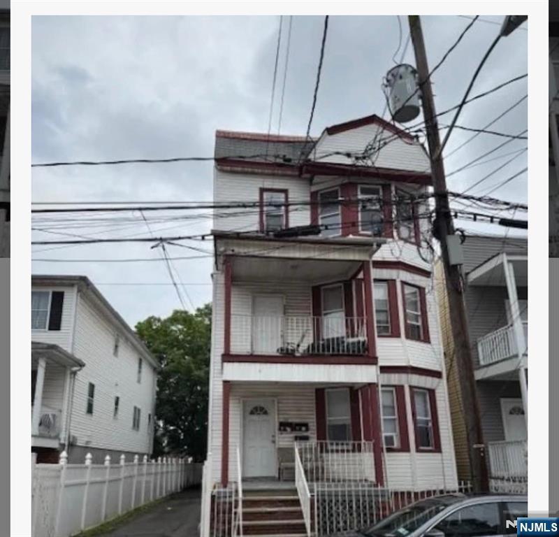 420 Jelliff Avenue 3rd Flr - Photo 1