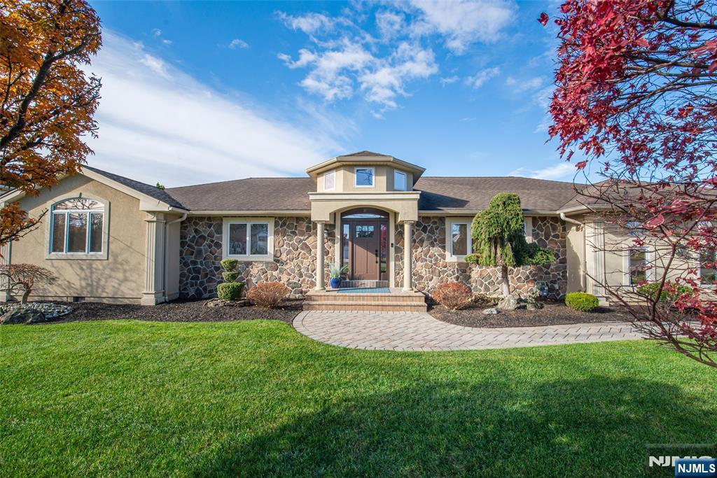 127 E Village Circle, Paramus, NJ, 07652