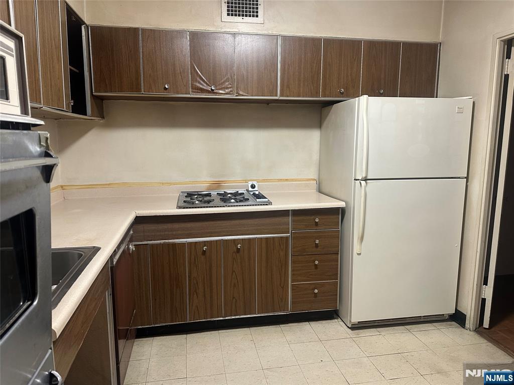 6 Horizon Rd #1204, Fort Lee, NJ 07024
