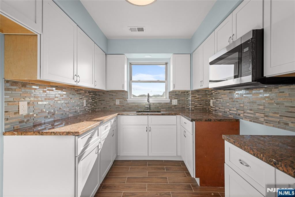 219-221 Clinton Place - Photo 3