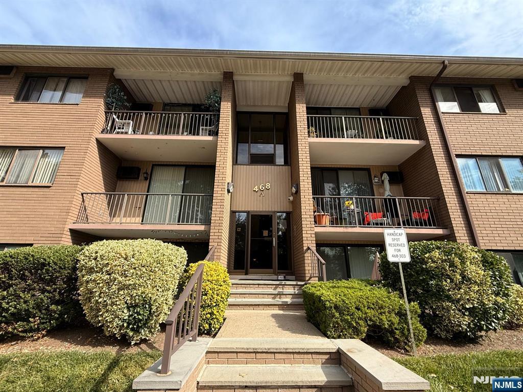 468 Liberty Street 201 - Photo 2