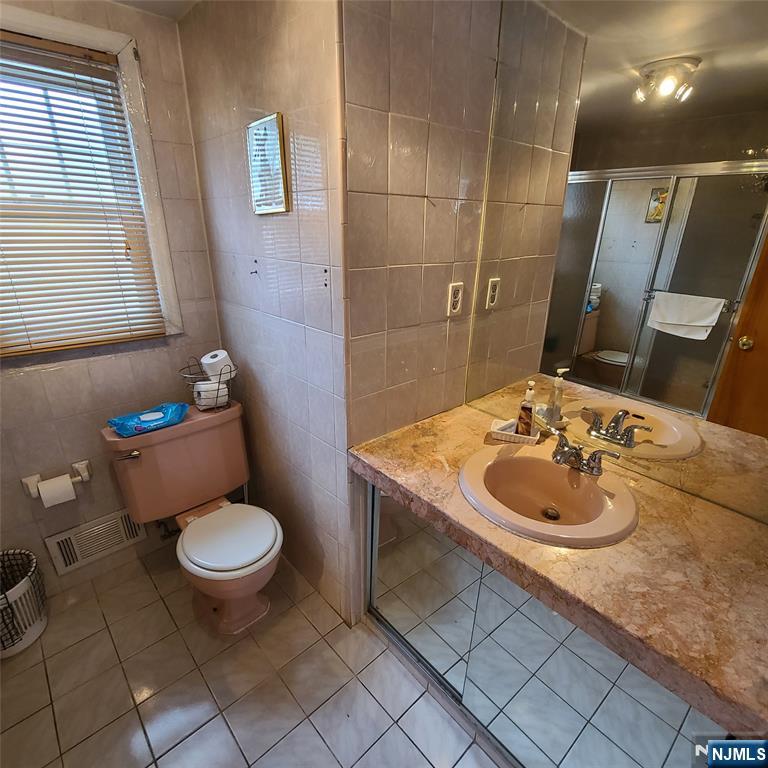 792 Kingsland Avenue