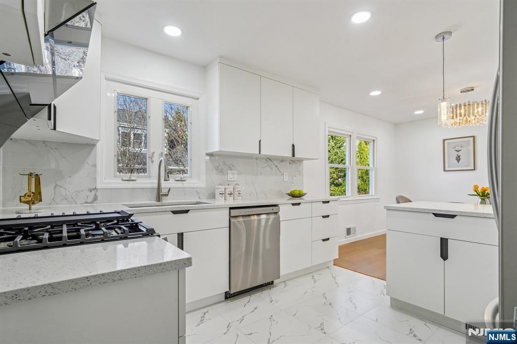 127 E Village Circle, Paramus, NJ, 07652