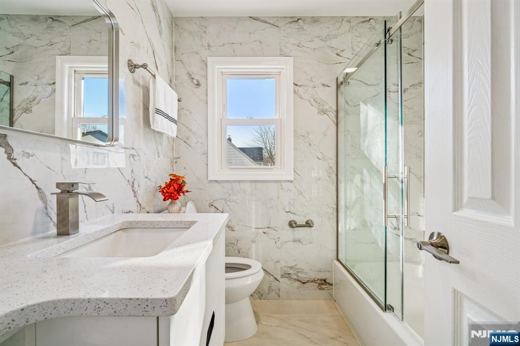 127 E Village Circle, Paramus, NJ, 07652