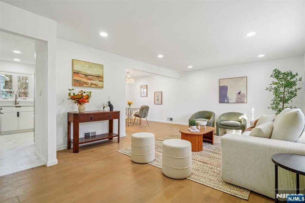 127 E Village Circle, Paramus, NJ, 07652