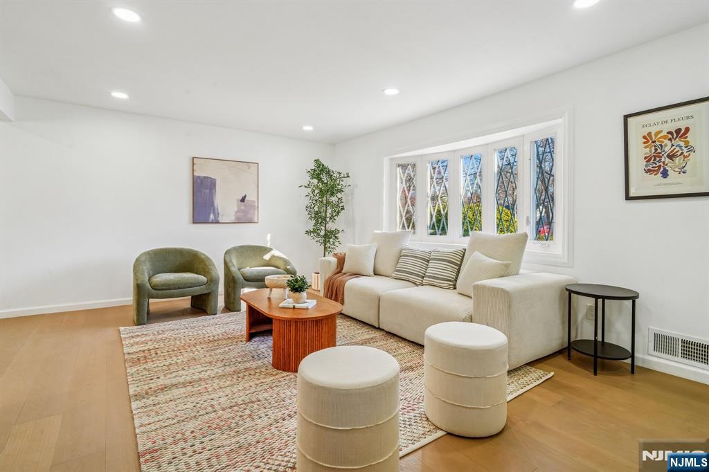 127 E Village Circle, Paramus, NJ, 07652