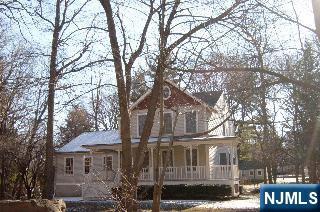 4 Lee Court, Waldwick, NJ 07463 Listing Photo  2