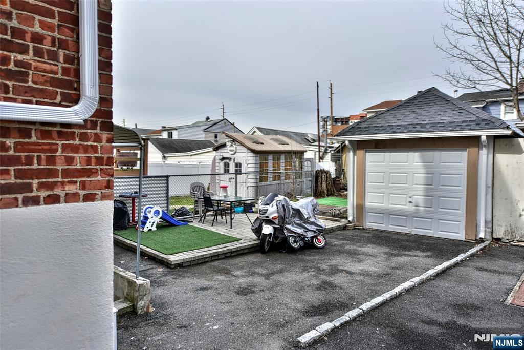 423 8th Street - Photo 2