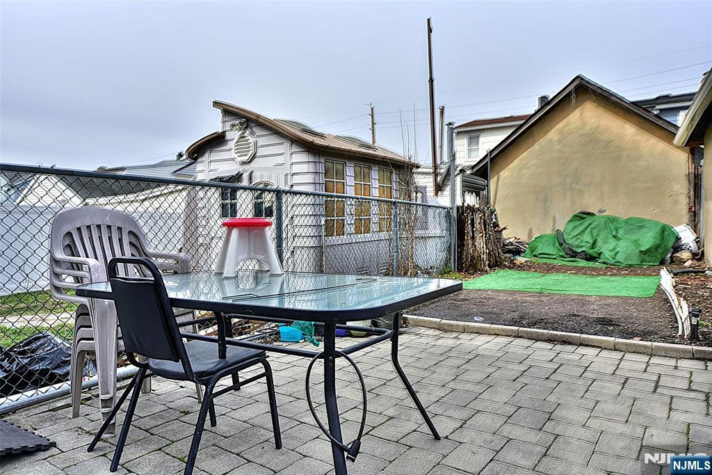 423 8th Street - Photo 3