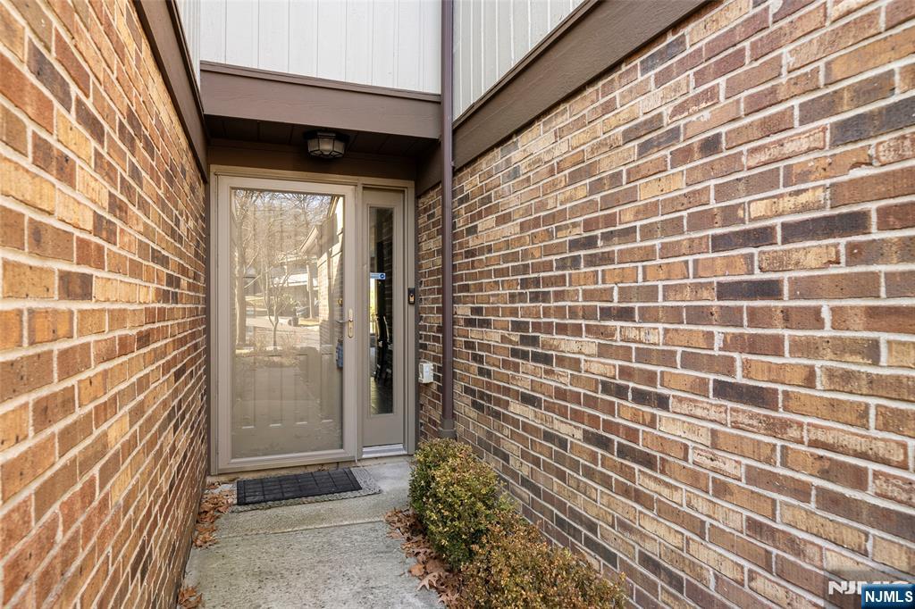 24 Meadowview Court, Leonia, NJ, 07605