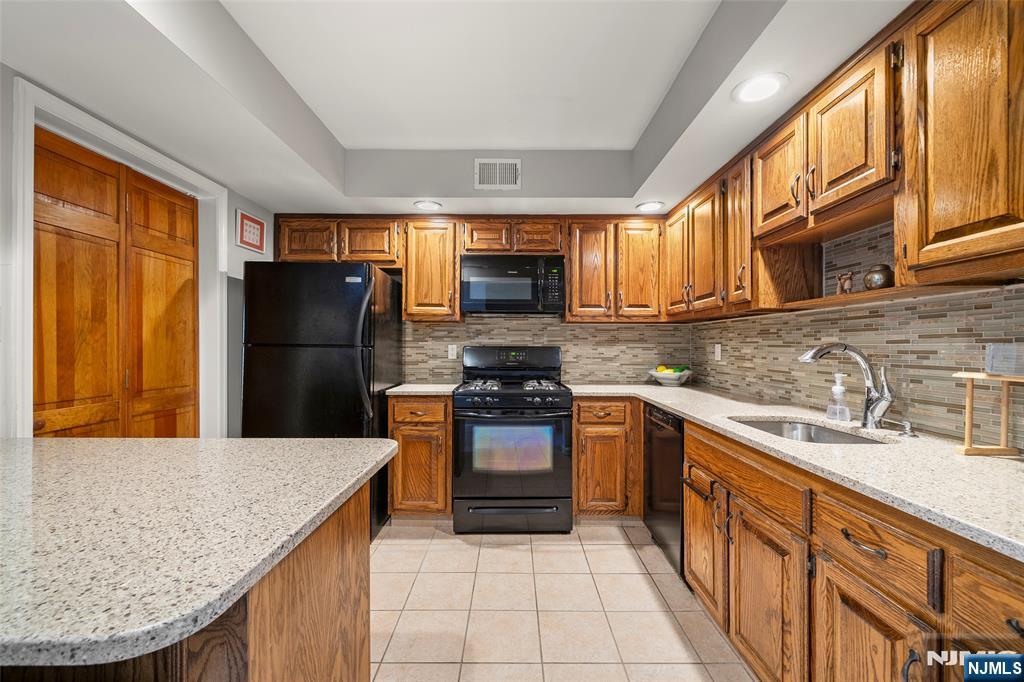 24 Meadowview Court, Leonia, NJ, 07605