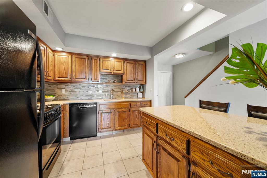 24 Meadowview Court, Leonia, NJ, 07605