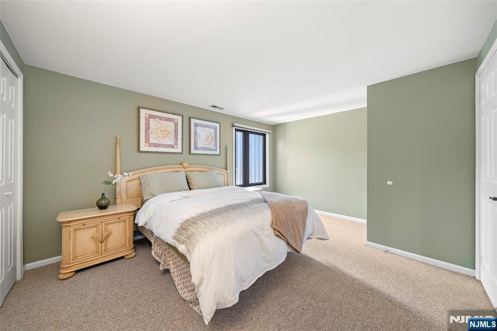 24 Meadowview Court, Leonia, NJ, 07605