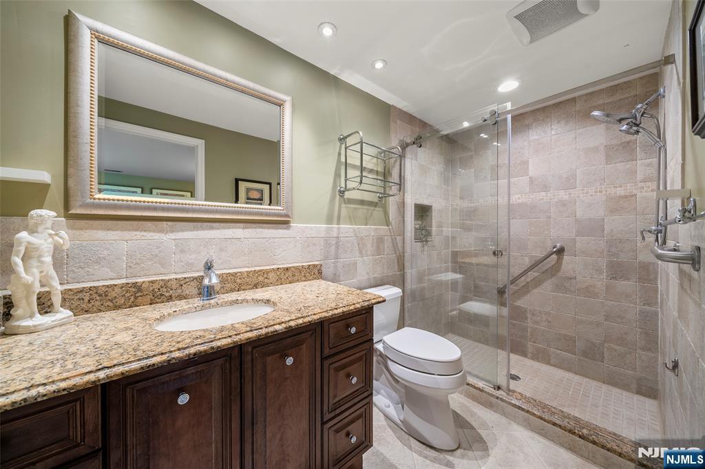 24 Meadowview Court, Leonia, NJ, 07605