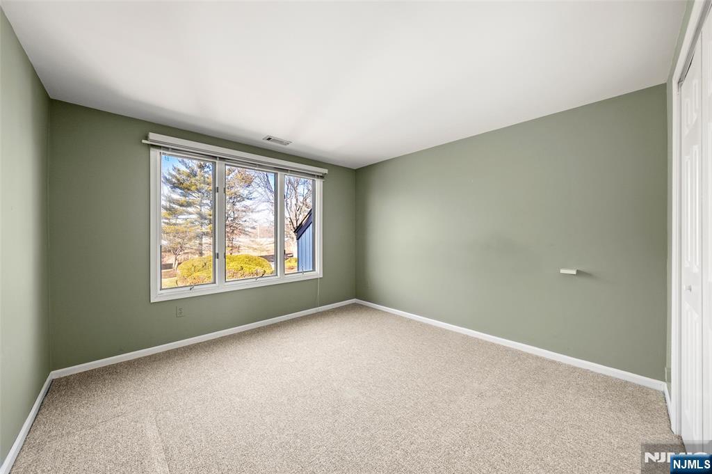 24 Meadowview Court, Leonia, NJ, 07605