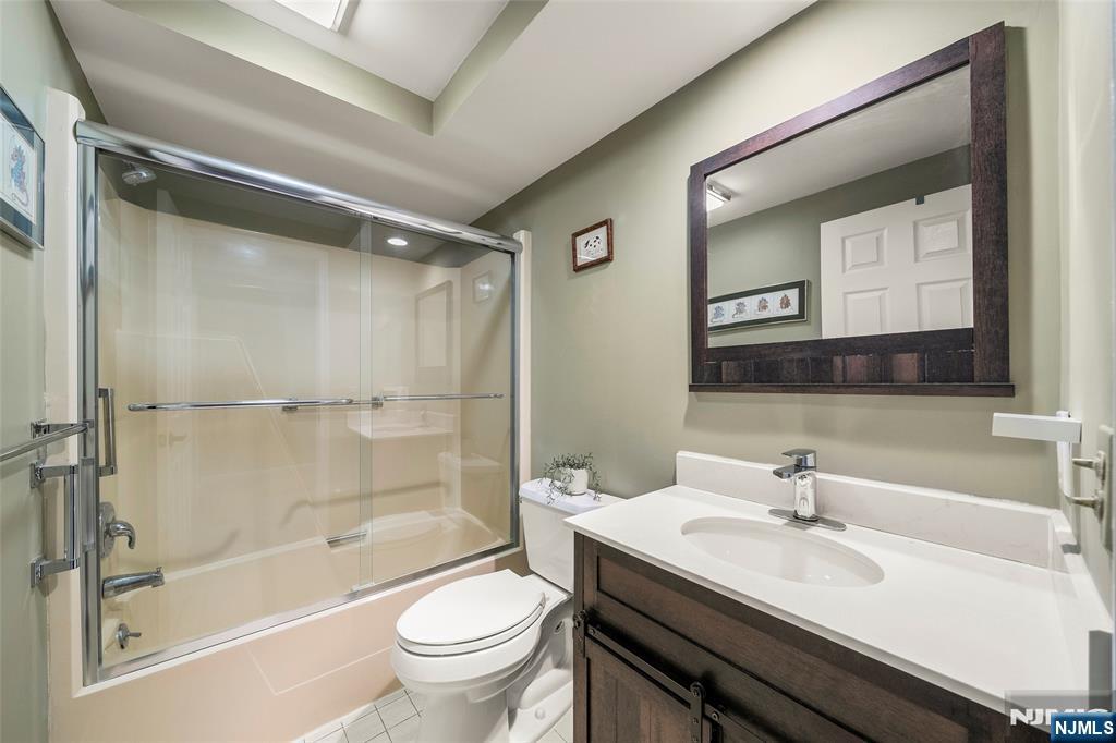 24 Meadowview Court, Leonia, NJ, 07605