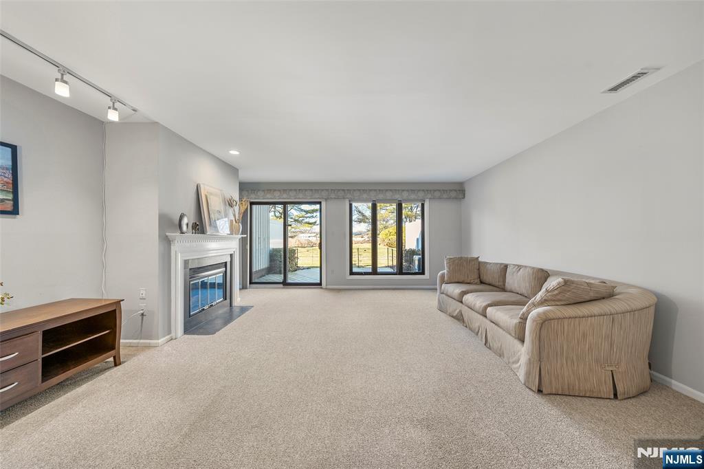 24 Meadowview Court, Leonia, NJ, 07605