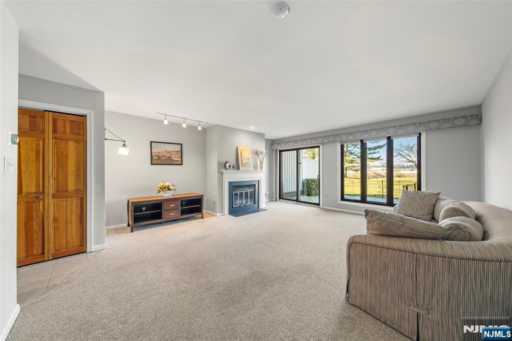 24 Meadowview Court, Leonia, NJ, 07605