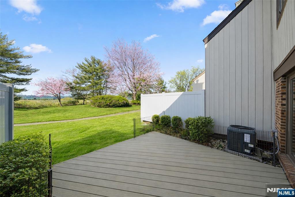 24 Meadowview Court, Leonia, NJ, 07605