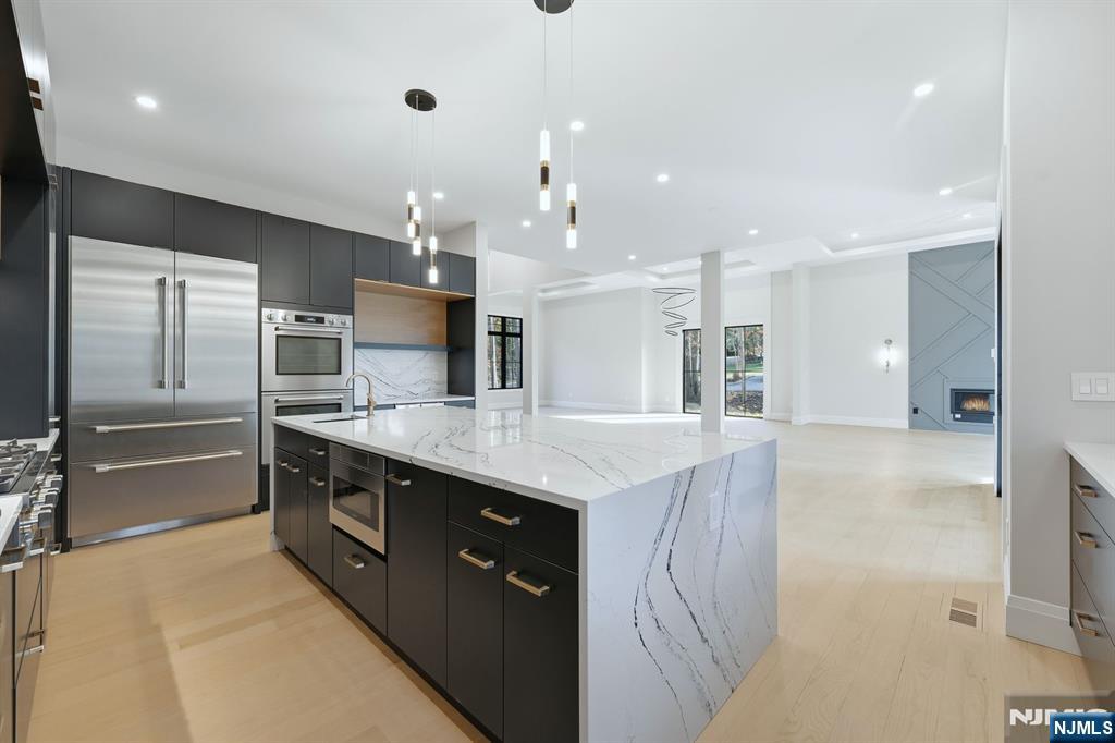 121 Engle Street - Photo 2