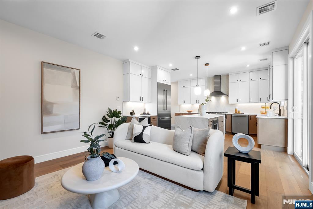 127 E Village Circle, Paramus, NJ, 07652