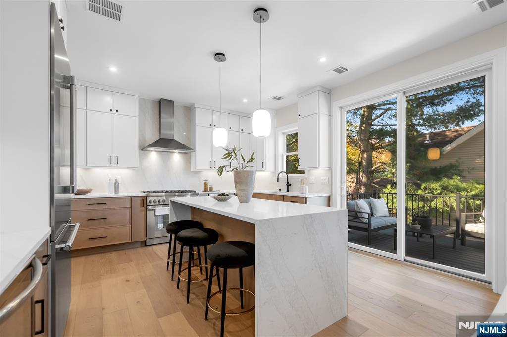 135 Hillcrest Avenue, Leonia, NJ, 07605