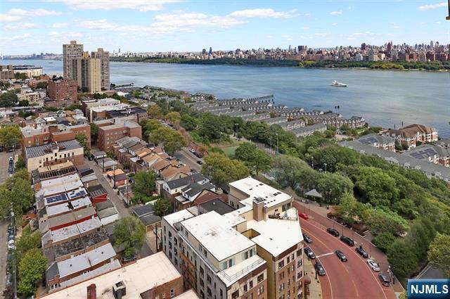 6040 Boulevard East 29N