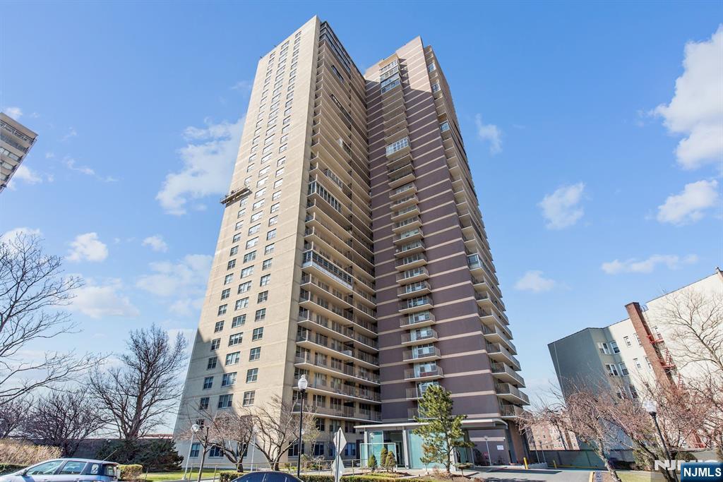6040 Boulevard 8H