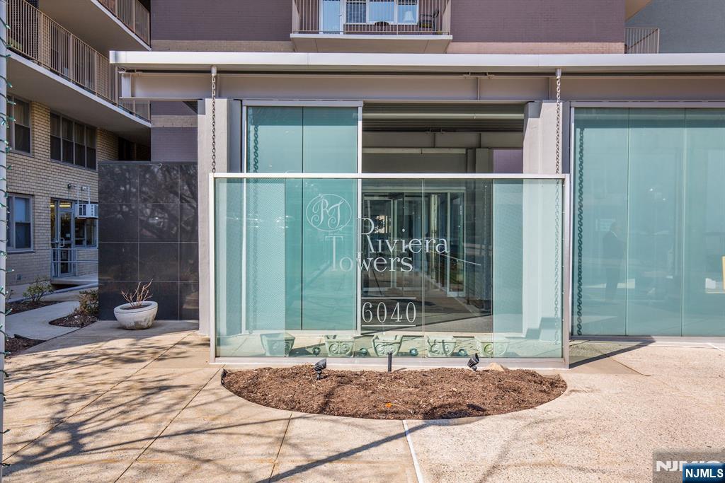 6040 Boulevard 8H - Photo 4