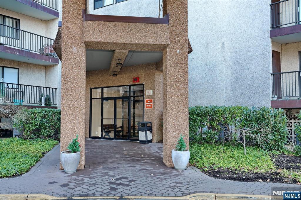 521 Piermont Avenue, River Vale, NJ, 07675