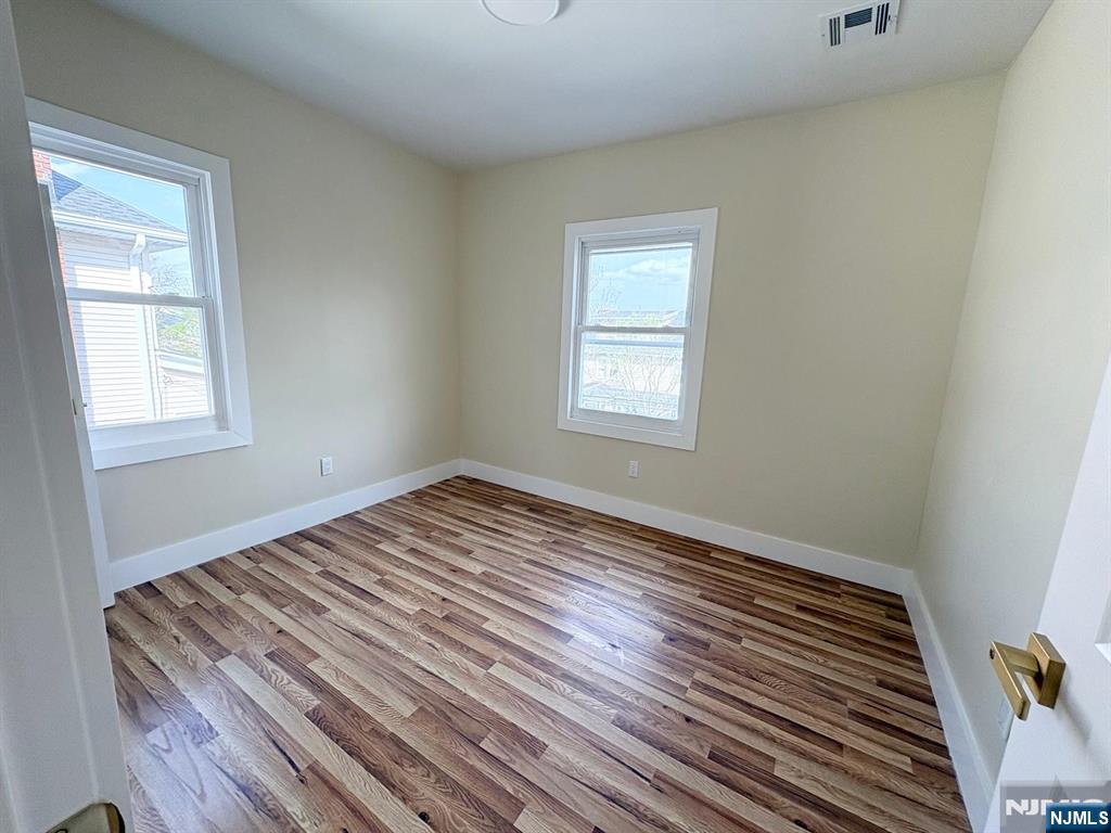 89 Pine Grove Terrace - Photo 4