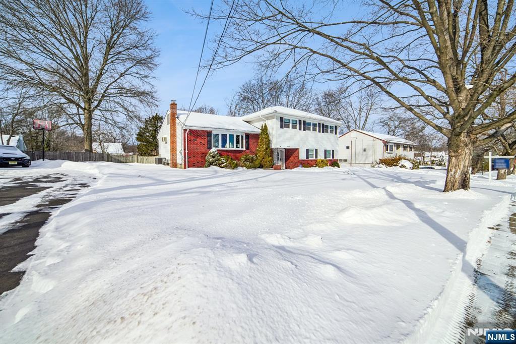 Homes for sale in Par Troy Hills Twp., NJ | 14 Crescent Dr, Par Troy Hills Twp., NJ 07054 | MLS# 26001888