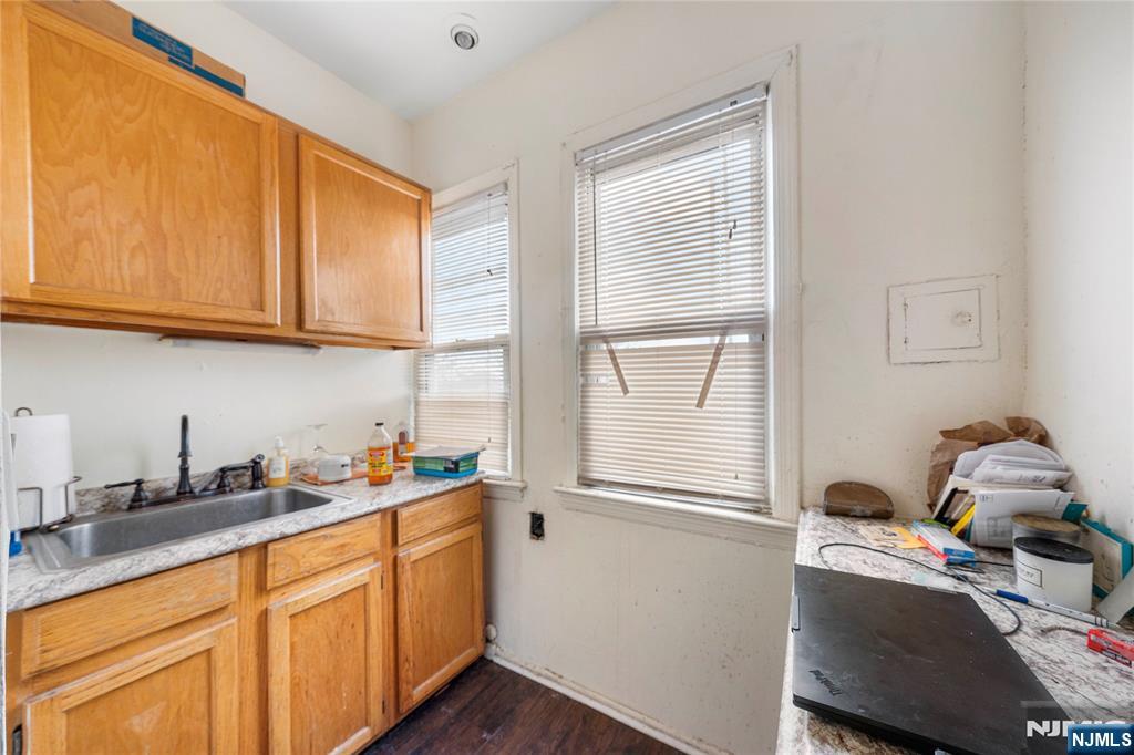 70 N Essex Avenue - Photo 4