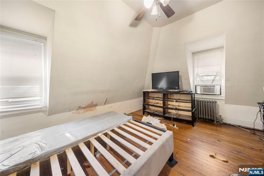 70 N Essex Avenue - Photo 5