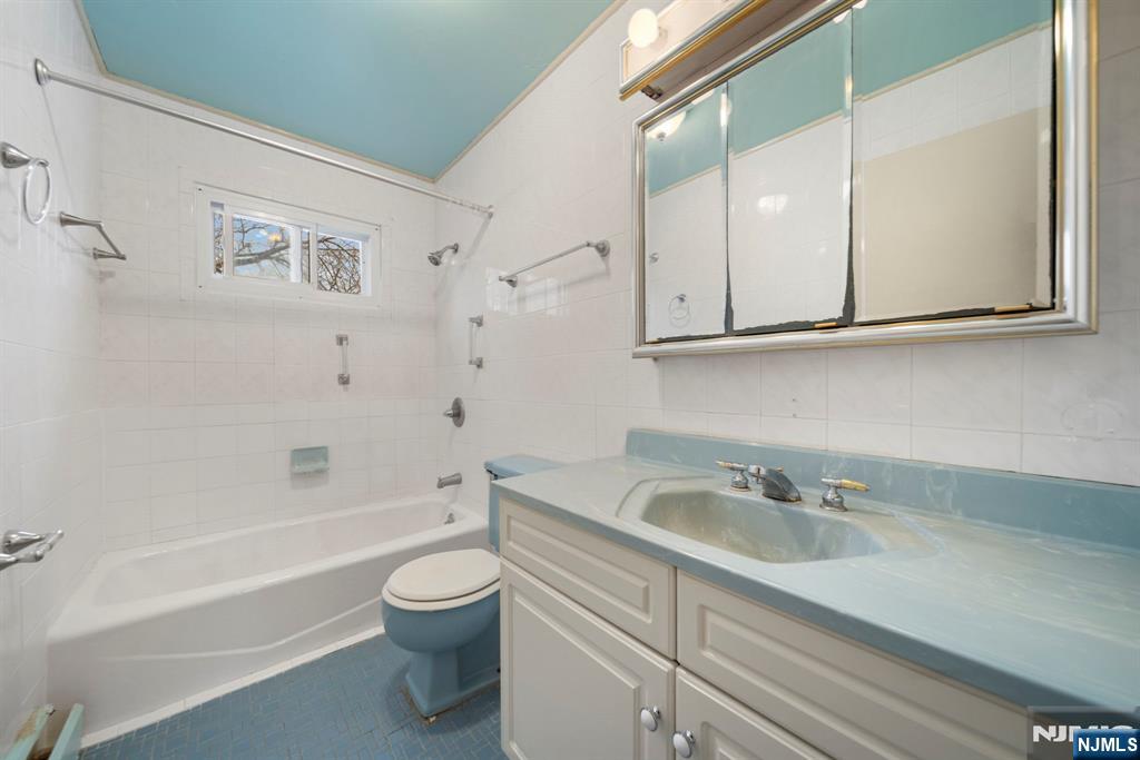 601 Oakwood Drive, Northvale, NJ, 07647