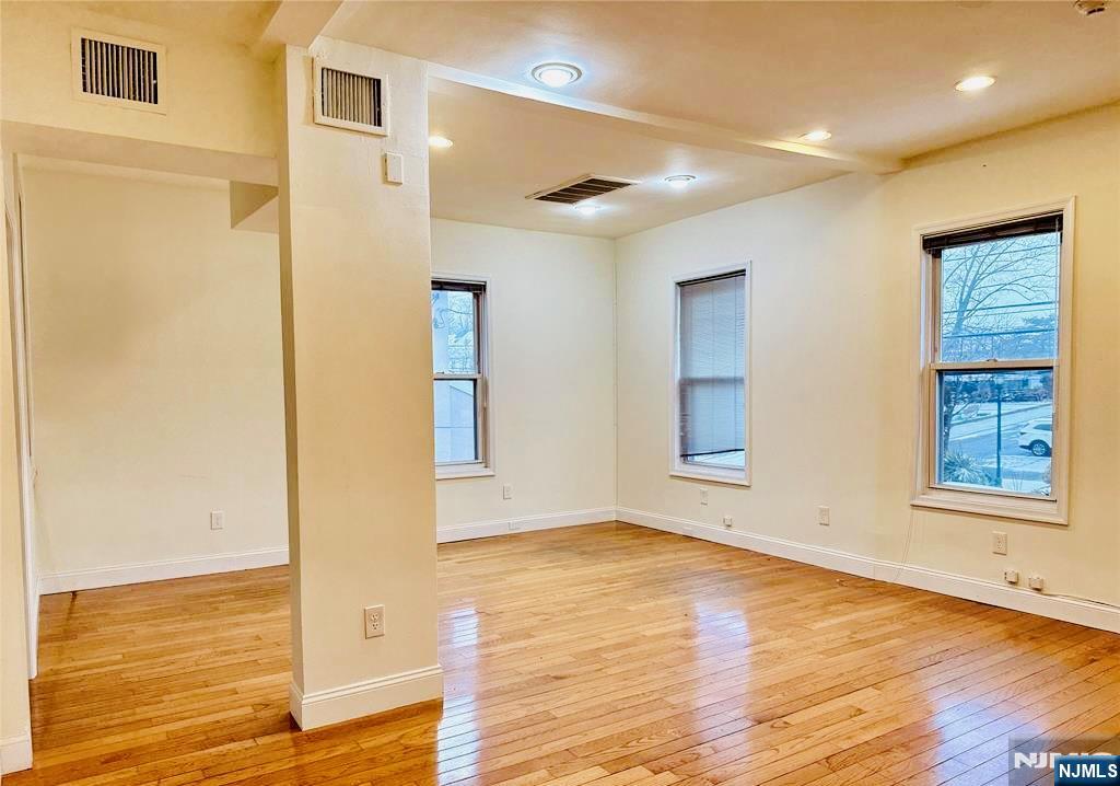 1646 Center Avenue 2 - Photo 3