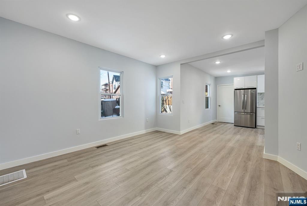 17 Mission Street - Photo 2