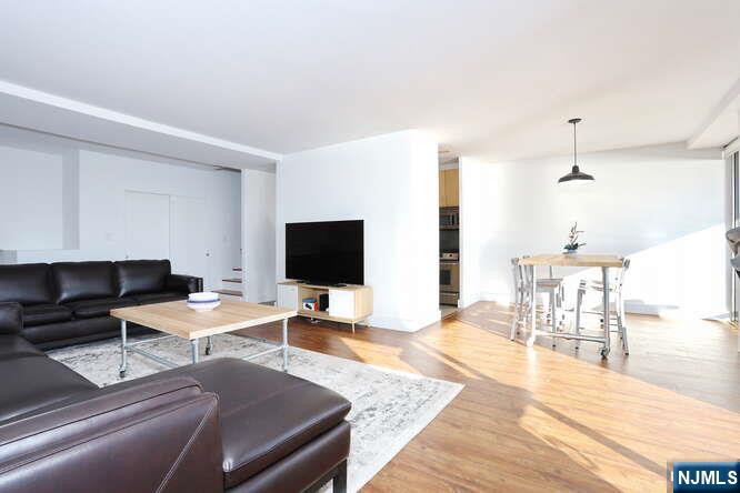 4 Horizon Road, Fort Lee, NJ, 07024