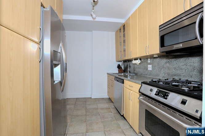 4 Horizon Road, Fort Lee, NJ, 07024