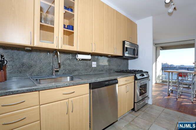 4 Horizon Road, Fort Lee, NJ, 07024