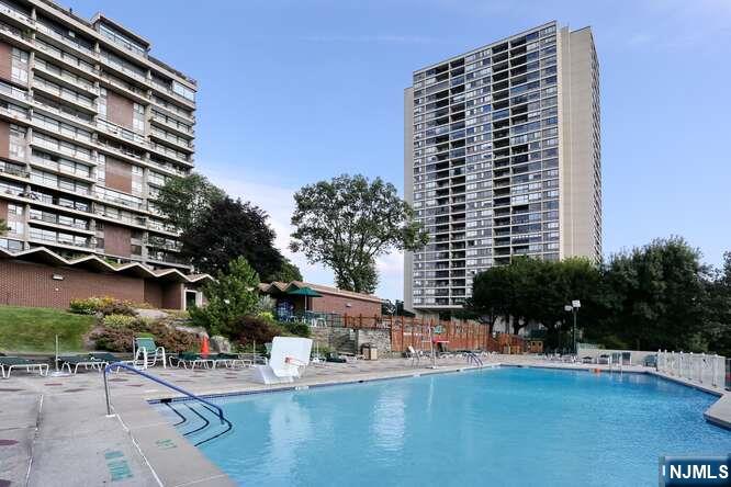 4 Horizon Road, Fort Lee, NJ, 07024