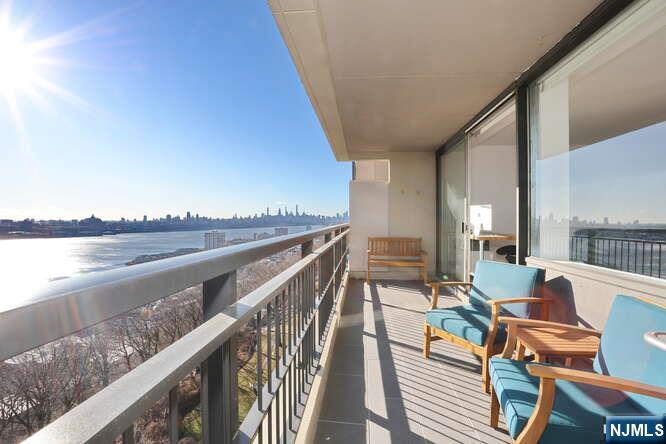 4 Horizon Road, Fort Lee, NJ, 07024